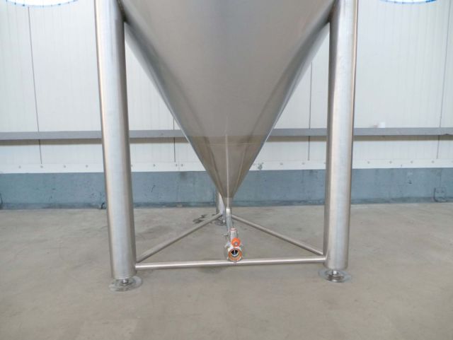 3 x 1.5m³ AISI304; CCT bier fermentors, bier fermantatie tanks; cct tank; vertikaal; warmtewisselaar