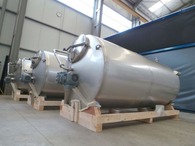 3 x 3.600L - 30 US bbl - 950 US gal - AISI304; stainless-steel storage tank; vertical; agitation