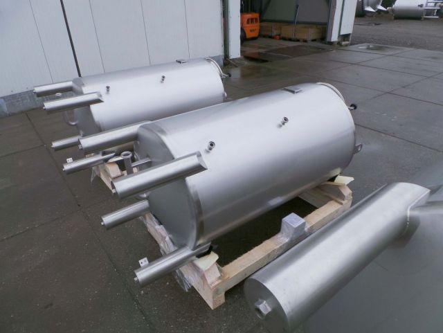 2 x 1m³ AISI304; roestvrijstalen opslagtanks; verticaal; enkelwandig