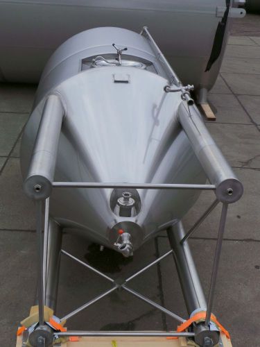 1 x 6m³ AISI304 CCT fermentatie tank; warmtewisselaar; isolatie