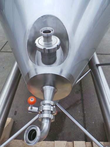 1 x 6m³ AISI304 CCT fermentatie tank; warmtewisselaar; isolatie