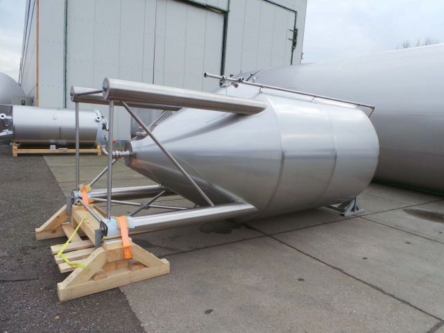 1 x 6.000L - 50 US bbl - 1.580 US gal - AISI304; CCT fermenter tank; heat exchanger; insulated