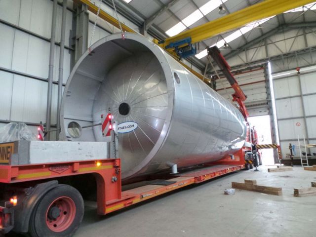 1 x 83.000L - 700 US bbl - 22.000 US gal - insulated stainless-steel storage-tank; vertical on skirt