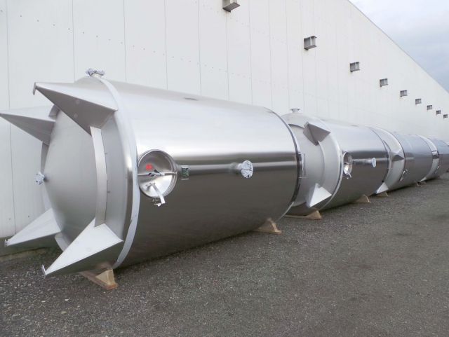 2 x 30m³ AISI304L; roestvrijstalen opslagtank; verticaal; enkelwandig; conisch op poten