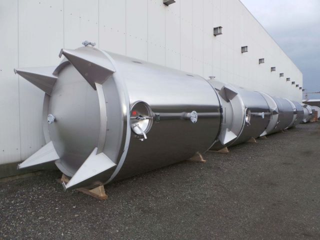 2 x 30.000L - 250 US bbl - 7.900 US gal - AISI304L; stainless-steel storage-tank, single skin; vertical; conical on legs.