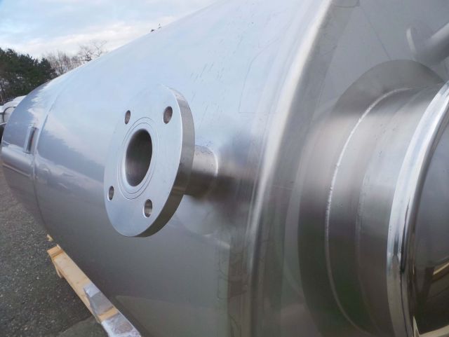 2 x 4m³ AISI304; roestvrijstalen tanks; enkelwandig; verticaal & 1 x 52m³ Polyester; enkelwanig verticaal met voedingscertificaat