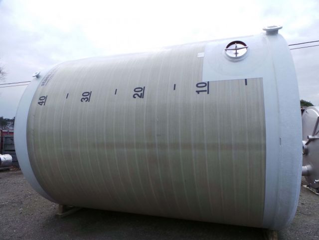 2 x 4m³ AISI304; roestvrijstalen tanks; enkelwandig; verticaal & 1 x 52m³ Polyester; enkelwanig verticaal met voedingscertificaat