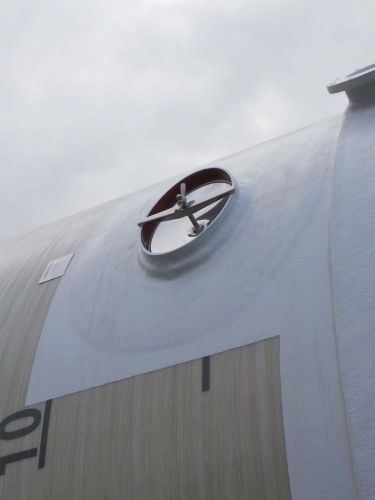 2 x 4m³ AISI304; roestvrijstalen tanks; enkelwandig; verticaal & 1 x 52m³ Polyester; enkelwanig verticaal met voedingscertificaat