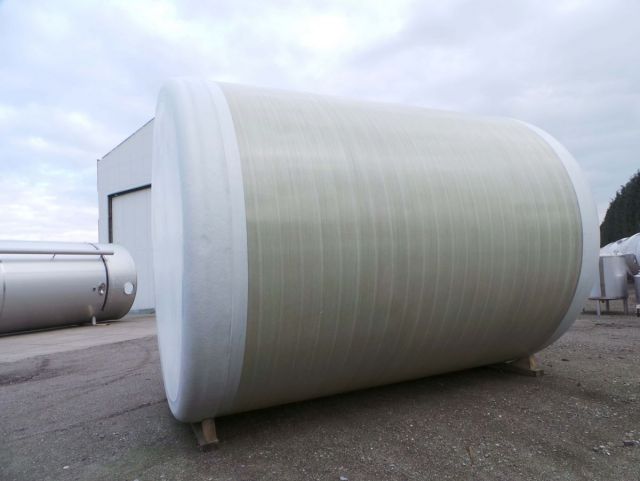 2 x 4m³ AISI304; roestvrijstalen tanks; enkelwandig; verticaal & 1 x 52m³ Polyester; enkelwanig verticaal met voedingscertificaat