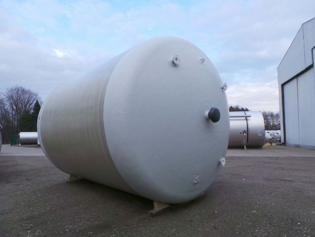 2 x 4m³ AISI304; roestvrijstalen tanks; enkelwandig; verticaal & 1 x 52m³ Polyester; enkelwanig verticaal met voedingscertificaat