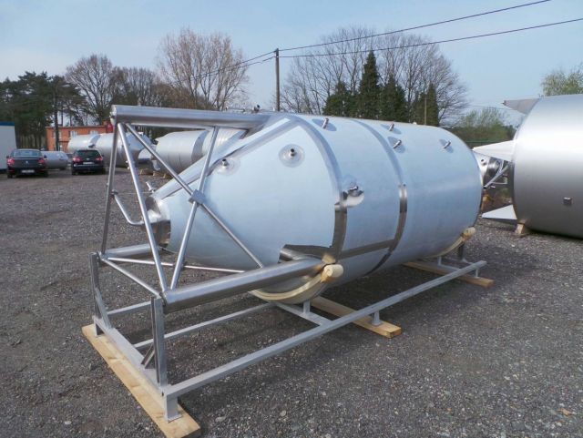 1 x 4m³ AISI304 CCT fermentatie tank; warmtewisselaar PED/CE & 1 x 3m³ AISI304 warmwatertank