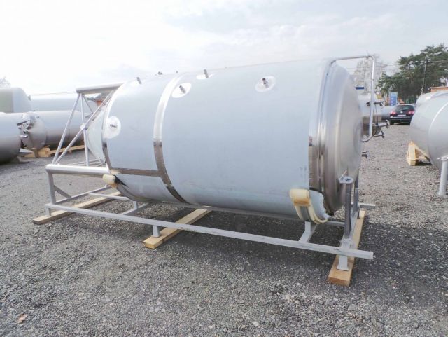 1 x 4m³ AISI304 CCT fermentatie tank; warmtewisselaar PED/CE & 1 x 3m³ AISI304 warmwatertank