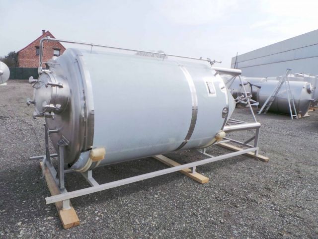 1 x 4m³ AISI304 CCT fermentatie tank; warmtewisselaar PED/CE & 1 x 3m³ AISI304 warmwatertank