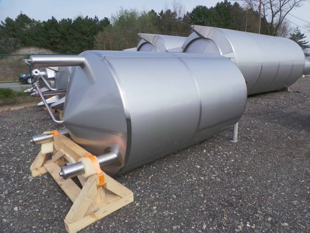 1 x 4m³ AISI304 CCT fermentatie tank; warmtewisselaar PED/CE & 1 x 3m³ AISI304 warmwatertank