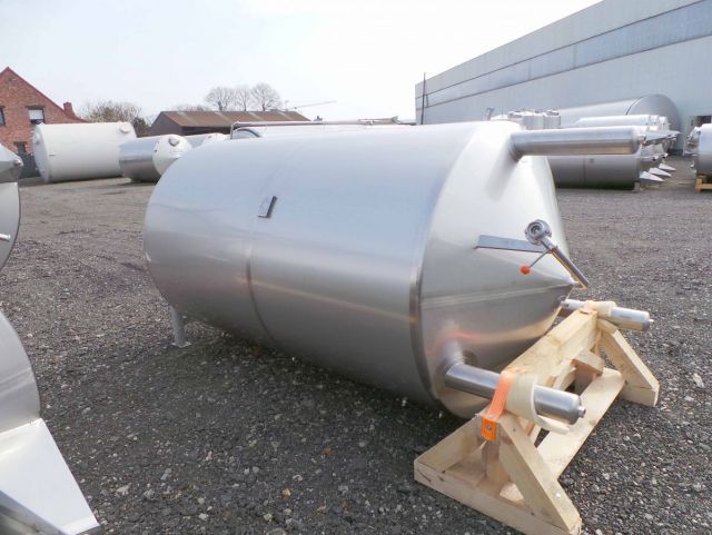 1 x 4m³ AISI304 CCT fermentatie tank; warmtewisselaar PED/CE & 1 x 3m³ AISI304 warmwatertank
