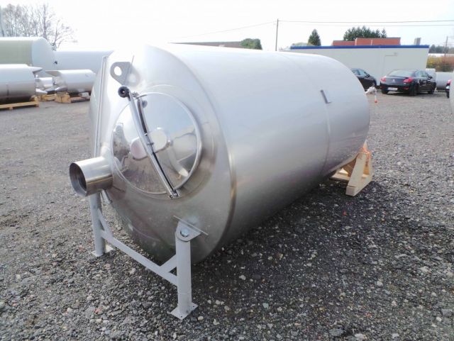 1 x 4m³ AISI304 CCT fermentatie tank; warmtewisselaar PED/CE & 1 x 3m³ AISI304 warmwatertank