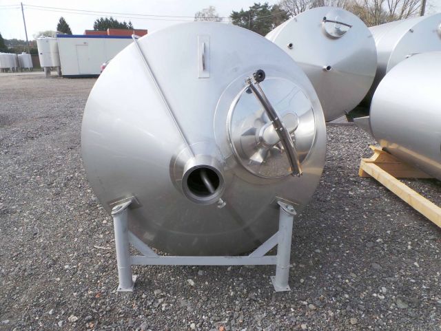 1 x 4m³ AISI304 CCT fermentatie tank; warmtewisselaar PED/CE & 1 x 3m³ AISI304 warmwatertank