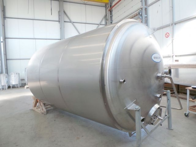 13 x 14.2m³ AISI304 BBT biertanks; vertikaal op poten; geisoleerd; warmtewisselaar