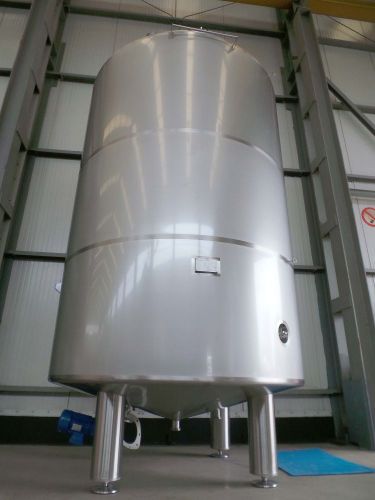 13 x 14.2m³ AISI304 BBT biertanks; vertikaal op poten; geisoleerd; warmtewisselaar