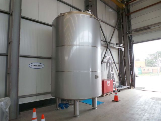 13 x 14.2m³ AISI304 BBT biertanks; vertikaal op poten; geisoleerd; warmtewisselaar