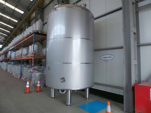 13 x 14.2m³ AISI304 BBT biertanks; vertikaal op poten; geisoleerd; warmtewisselaar