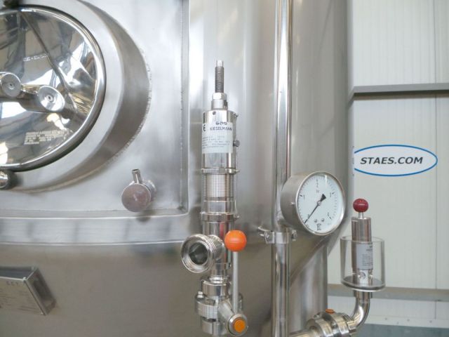 4 x 3200L AISI304 CCT bier fermentatie tanks; vertikaal; koelmantel, PUR isolatiemantel