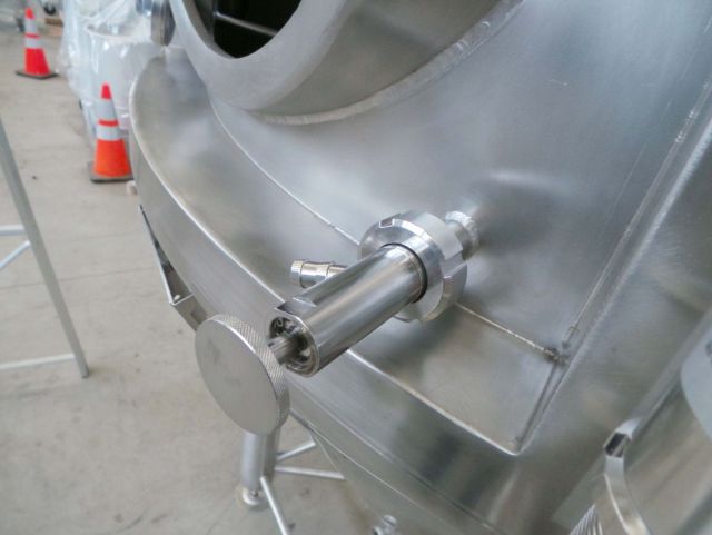 4 x 3200L AISI304 CCT bier fermentatie tanks; vertikaal; koelmantel, PUR isolatiemantel