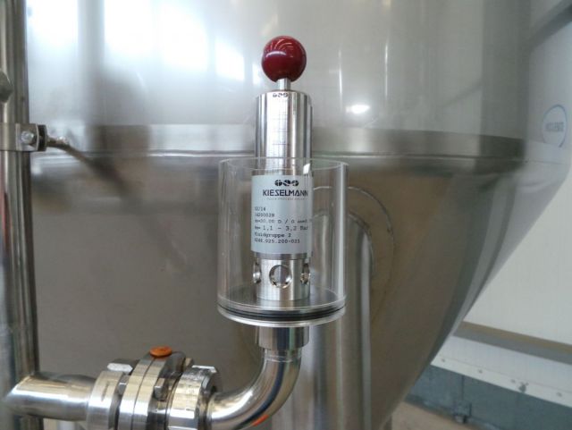 4 x 3200L AISI304 CCT bier fermentatie tanks; vertikaal; koelmantel, PUR isolatiemantel