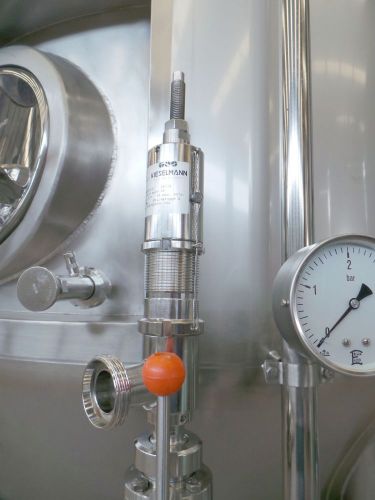 4 x 3200L AISI304 CCT bier fermentatie tanks; vertikaal; koelmantel, PUR isolatiemantel
