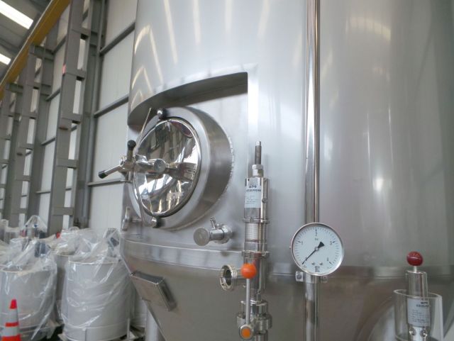 4 x 3200L AISI304 CCT bier fermentatie tanks; vertikaal; koelmantel, PUR isolatiemantel