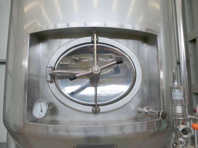 4 x 3200L AISI304 CCT bier fermentatie tanks; vertikaal; koelmantel, PUR isolatiemantel