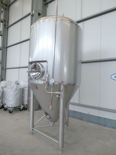 4 x 3200L AISI304 CCT bier fermentatie tanks; vertikaal; koelmantel, PUR isolatiemantel