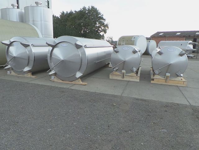 2 x 5.2m³ & 2 x 13.6m³ AISI304 roestvrijstalen opslagtanks voor de dieren medicatie industrie