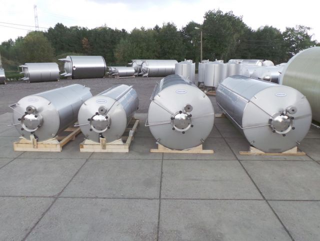 2 x 5.2m³ & 2 x 13.6m³ AISI304 roestvrijstalen opslagtanks voor de dieren medicatie industrie