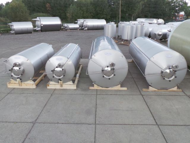 2 x 5.2m³ & 2 x 13.6m³ AISI304 roestvrijstalen opslagtanks voor de dieren medicatie industrie