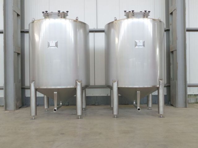 2 x 3m³ AISI304; RVS inox druktanks voor 0.3 bar