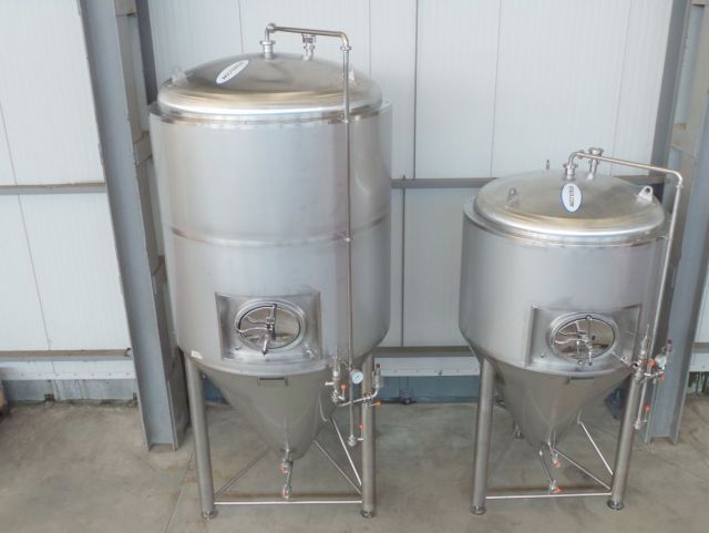 2 x 2.5m³ & 2 x 5.2m³ AISI304; CCT bier fermentatie tanks; PED CE TüV; 10% Rx