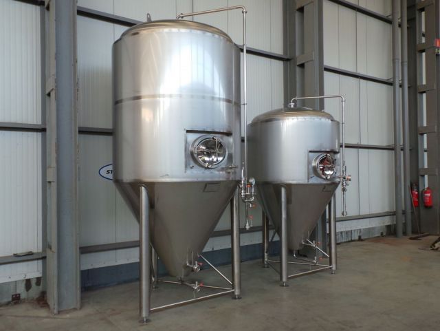 2 x 2.5m³ & 2 x 5.2m³ AISI304; CCT bier fermentatie tanks; PED CE TüV; 10% Rx