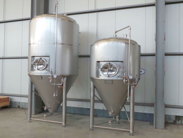 2 x 2.5m³ & 2 x 5.2m³ AISI304; CCT bier fermentatie tanks; PED CE TüV; 10% Rx