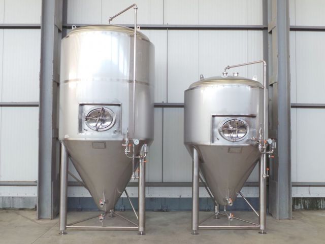 2 x 2.5m³ & 2 x 5.2m³ AISI304; CCT bier fermentatie tanks; PED CE TüV; 10% Rx