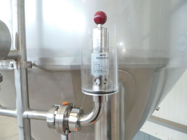 2 x 2.5m³ & 2 x 5.2m³ AISI304; CCT bier fermentatie tanks; PED CE TüV; 10% Rx