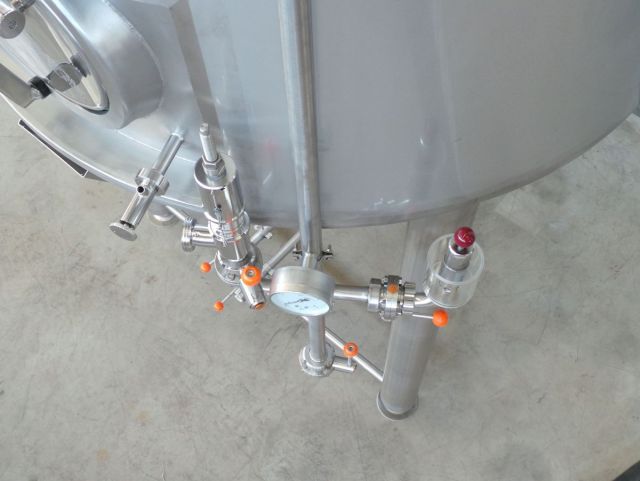 2 x 2.5m³ & 2 x 5.2m³ AISI304; CCT bier fermentatie tanks; PED CE TüV; 10% Rx