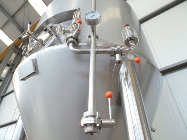 2 x 2.5m³ & 2 x 5.2m³ AISI304; CCT bier fermentatie tanks; PED CE TüV; 10% Rx