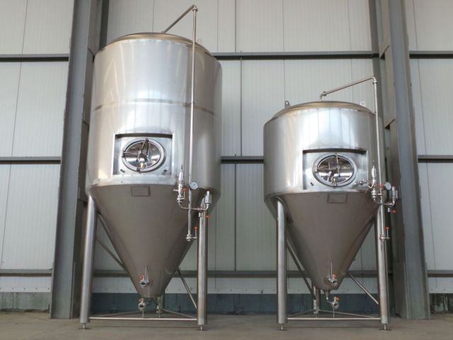 2 x 2.5m³ & 2 x 5.2m³ AISI304; CCT bier fermentatie tanks; PED CE TüV; 10% Rx