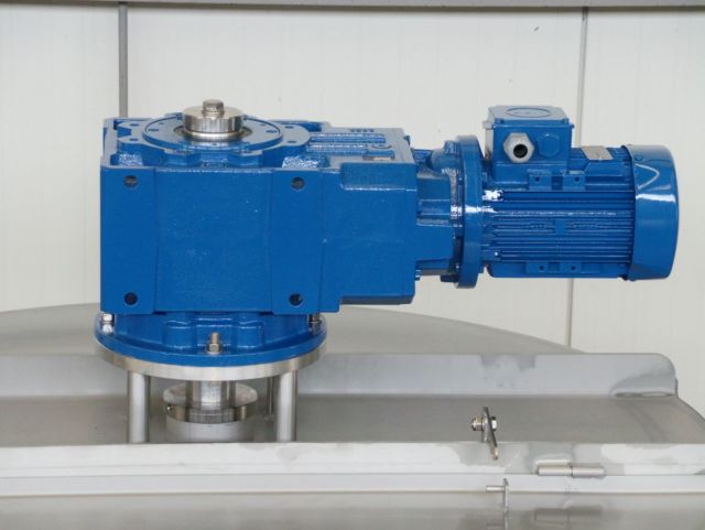 1 x 1.5m³ AISI304; mixing tank; insulated; heat-exchanger