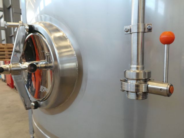 1 x 3.6m³ AISI304 RVS opslagtank & 1 x 3m³ AISI304 BBT RVS druktank; PED CE TüV; 10% Rx