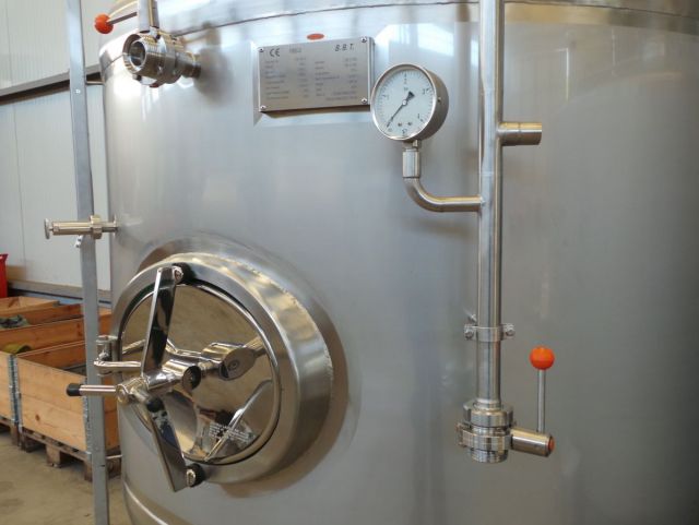 1 x 3.6m³ AISI304 RVS opslagtank & 1 x 3m³ AISI304 BBT RVS druktank; PED CE TüV; 10% Rx