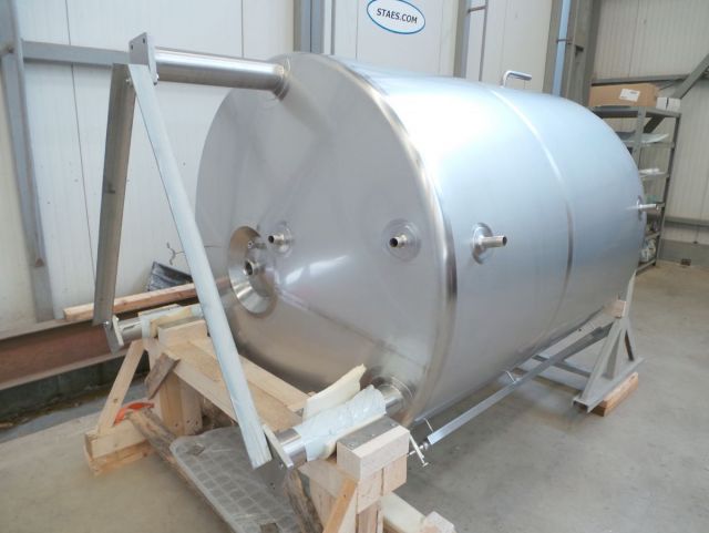 1 x 3.3m³ AISI304 stainless-steel heating tank; heat-exchanger; insulation