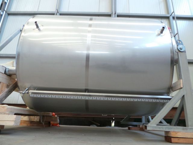 1 x 3.3m³ AISI304 roestvrijstalen mengtank; warmtewisselaar; isolatie