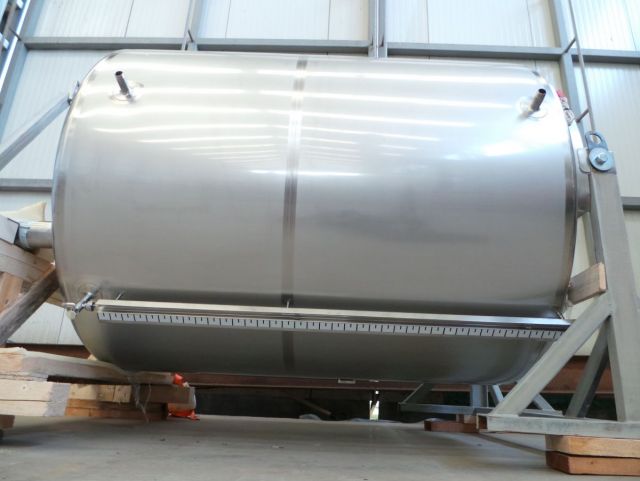 1 x 3.3m³ AISI304 Edelstahl Behälter; Wärmetauscher; Isolierung